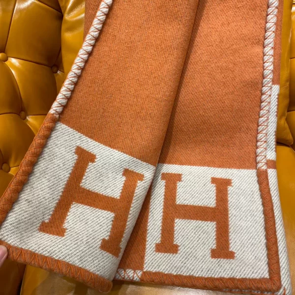 Hermès Avalon Throw Blanket – Écru / Potiron