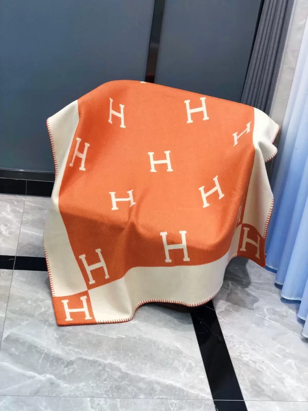 Hermès Avalon Throw Blanket – Écru / Potiron