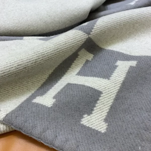 Hermès Avalon Throw Blanket-Beige/Gris
