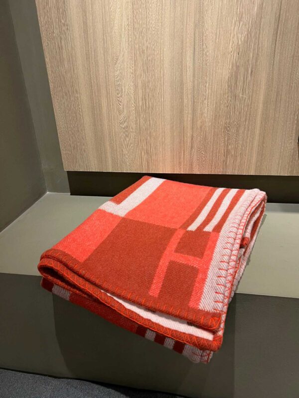 hermes lthaque blanket red