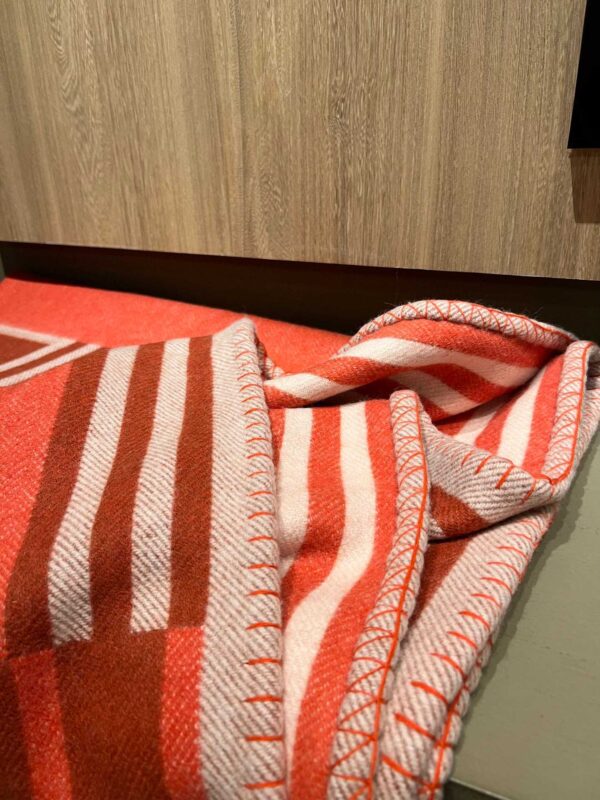 hermes lthaque blanket red