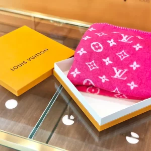 Louis Vuitton Neo Monogram pink blanket