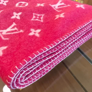Louis Vuitton Neo Monogram pink blanket