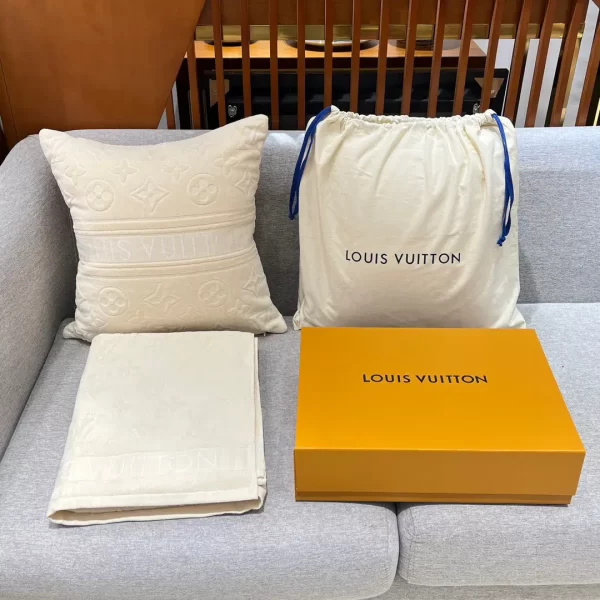 LVacation Beach Pillow and towel Cream