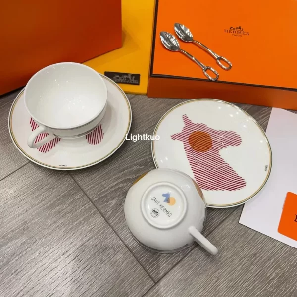 Saut Hermès Tea Cups and Saucers